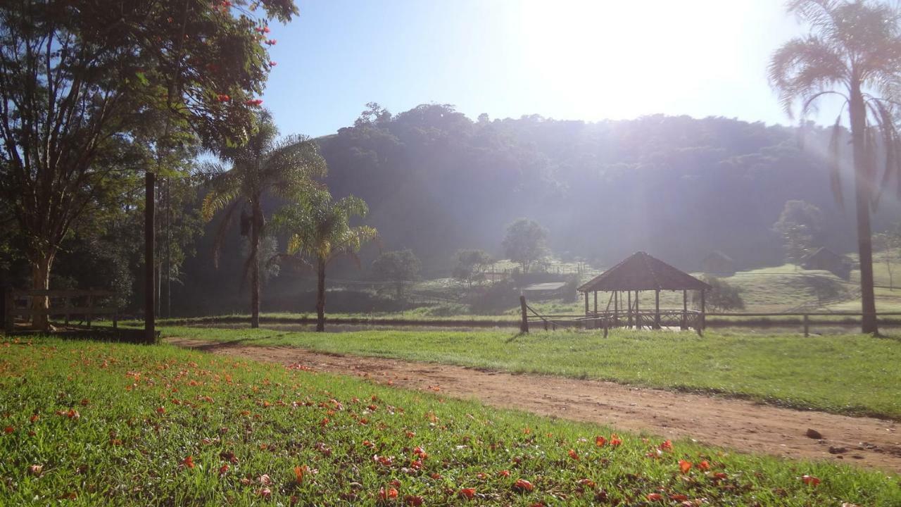 Pousada Colar de Ouro Chalés Cunha Esterno foto